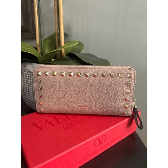 Valentino Garavani Rockstud Zipper Zip Around Wallet Beige - Picture 5 of 11